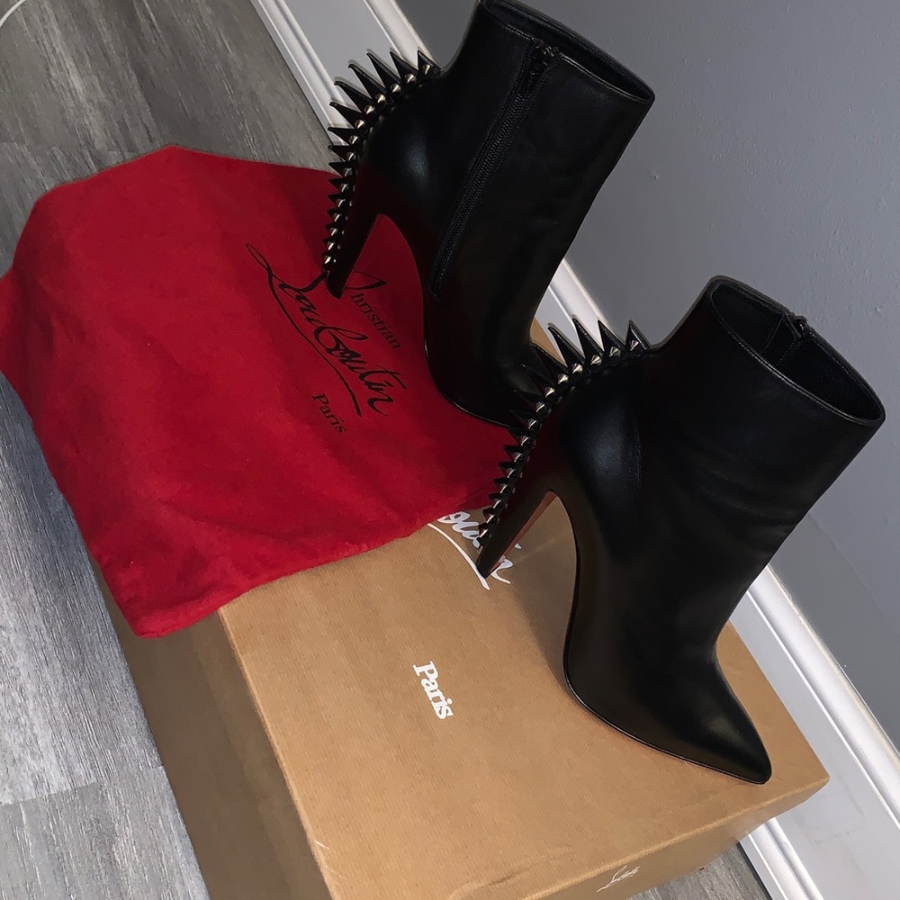 AUTHENTIC Christian Louboutin Brand New boots size 37 half w spikes and studs - Picture 8 of 8